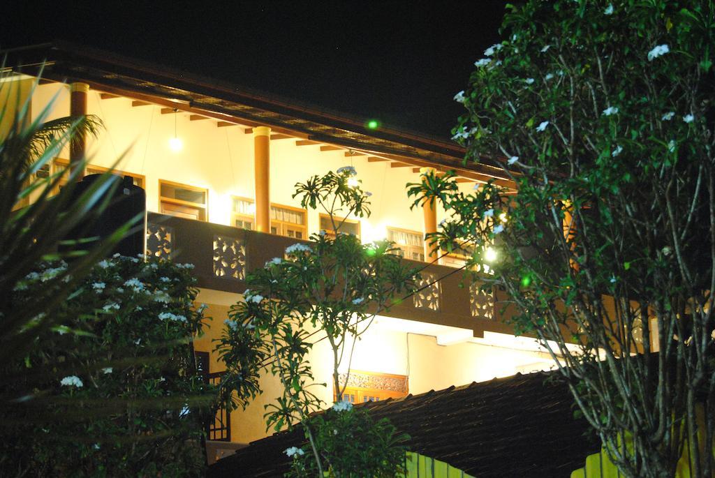 אונה ואטונה Kumara Guest House מראה חיצוני תמונה