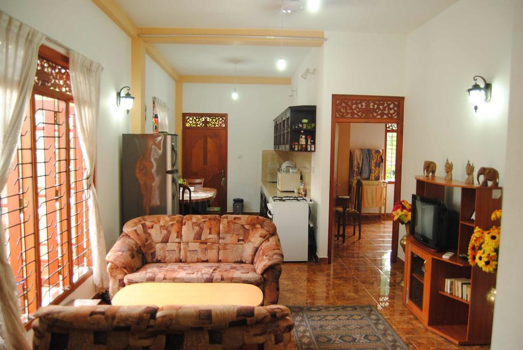 אונה ואטונה Kumara Guest House חדר תמונה