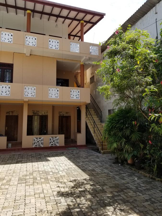 אונה ואטונה Kumara Guest House מראה חיצוני תמונה