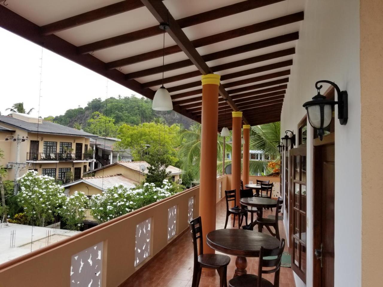 אונה ואטונה Kumara Guest House מראה חיצוני תמונה
