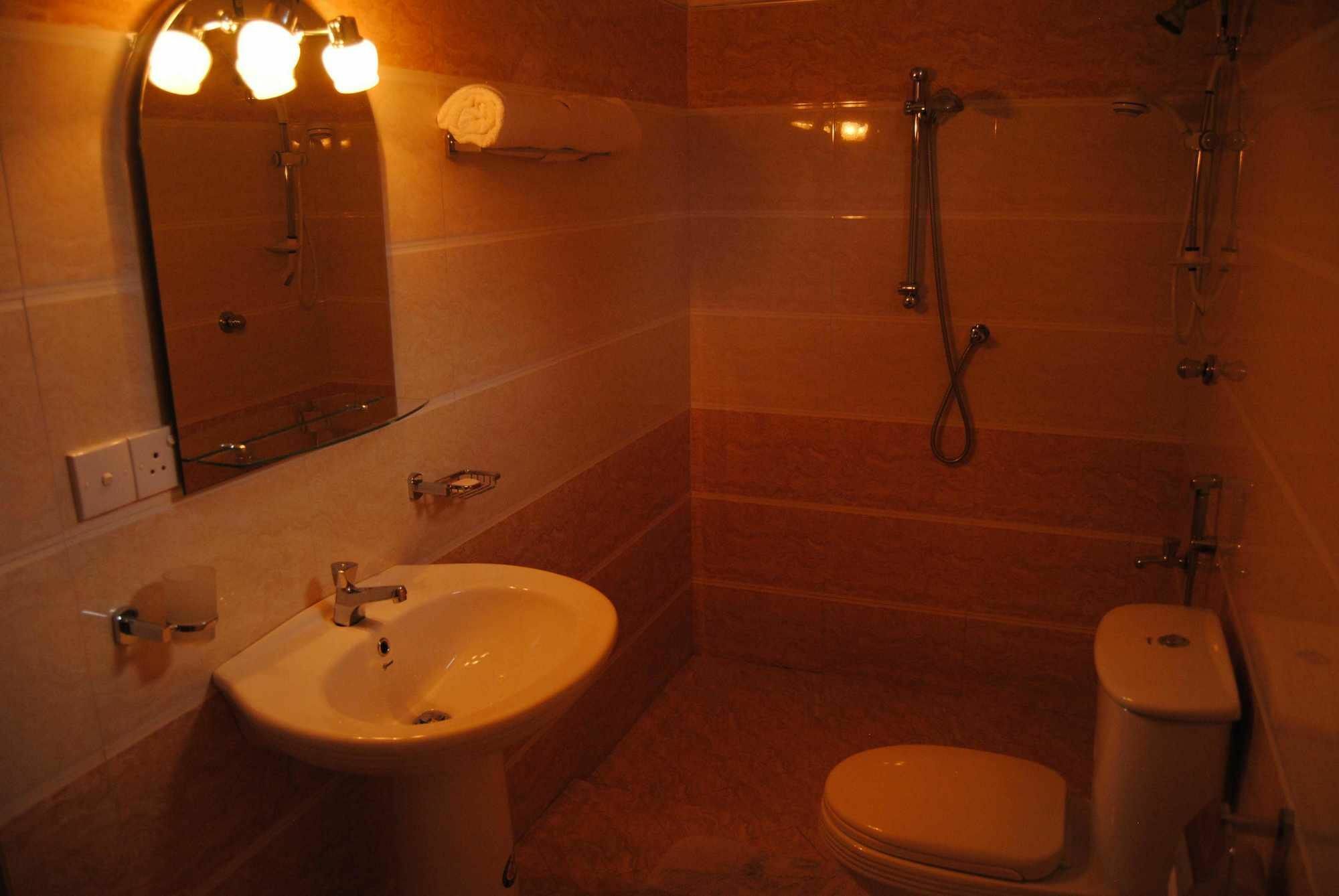 אונה ואטונה Kumara Guest House מראה חיצוני תמונה
